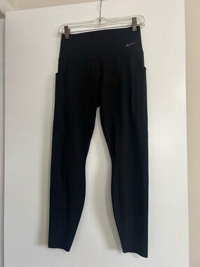 Nike Women’s Mid-Rise 7/8 Leggings with Pockets